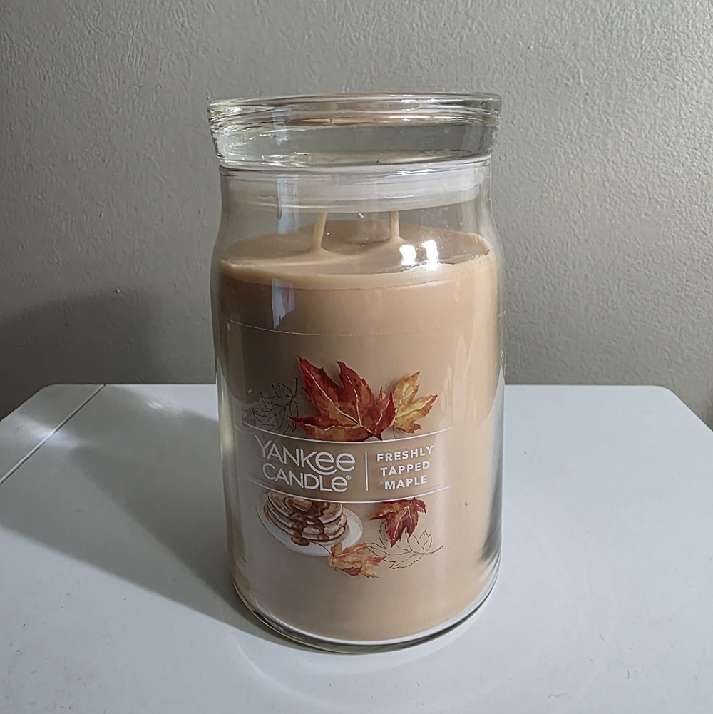 YANKEE CANDLE FRESHLY TAPPED MAPLE 2 WICK CANDLE